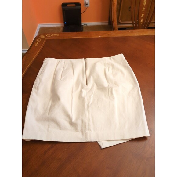 Banana Republic Cream Mini Skirt - Picture 9 of 9